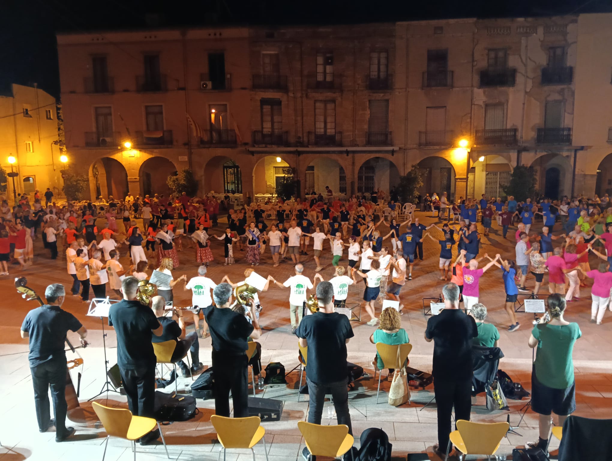 Sardanes a la fresca a Almacelles