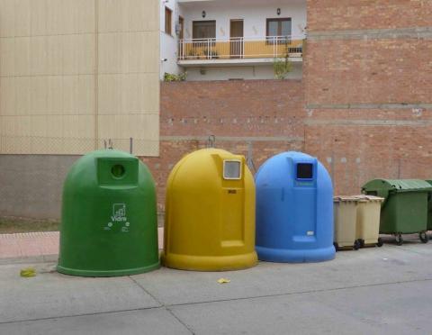 Imatge de contenidors ubicats al municipi d'Alcarràs