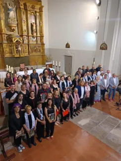 Les tres corals i les autoritats, en acabar el concert de Maials