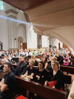 El públic a l'església de Maials