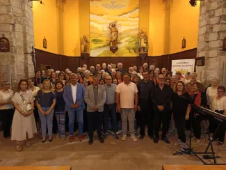 Ple a l’esglèsia de Benavent de Segrià amb tres corals d’Alcarràs, Almacelles i Torrefarrera