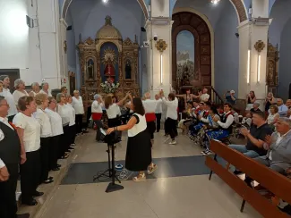 La Coral Veus del Roser i la colla sardanista d'Almacelles, unides per "La Moreneta"