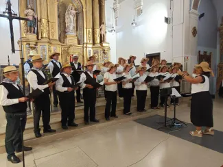 La Coral Veus del Roser cantant "Las espigadoras"
