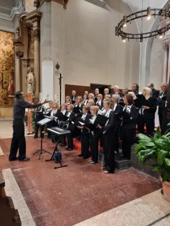 Torres de Segre gaudeix amb un “Virolai” cantat per tres corals