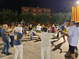 Més de 300 persones a les Sardanes a la Fresca de Torres de Segre