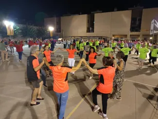 Més de 300 persones a les Sardanes a la Fresca de Torres de Segre