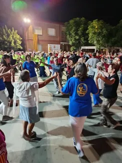 Més de 300 persones a les Sardanes a la fresca de Benavent de Segrià amb la Bellpuig Cobla