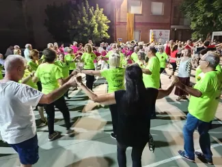 Més de 300 persones a les Sardanes a la fresca de Benavent de Segrià amb la Bellpuig Cobla