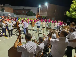 Més de 300 persones a les Sardanes a la fresca de Benavent de Segrià amb la Bellpuig Cobla