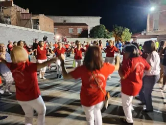 Més de 300 persones a les Sardanes a la fresca de Benavent de Segrià amb la Bellpuig Cobla
