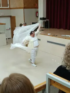 El muntatge teatral inclusiu “Compta amb mi” rep una emocionada acollida a Sarroca de Lleida