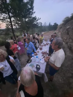 El trio Cantívers connecta amb el públic d'Escenaris Singulars a la Granja d'Escarp
