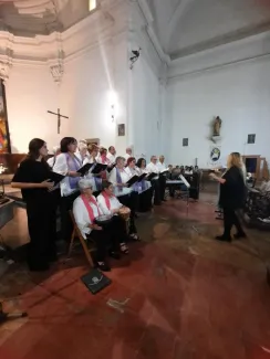 Ple de gom a gom a l’església de Seròs amb el concert de Segrià Corals