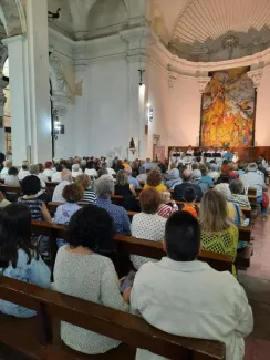 Ple de gom a gom a l’església de Seròs amb el concert de Segrià Corals