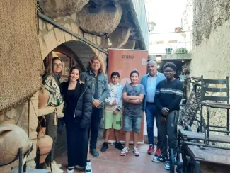 David Masot i Àlvaro Boqué amb alguns visitants al museu