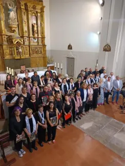 Les tres corals i les autoritats, en acabar el concert de Maials