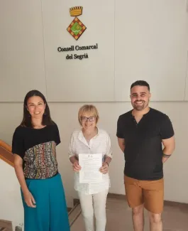 La tècnica de Cultura Marta Aguilà i els membres del jurat Montse Sanjuan i Roger Craviotto