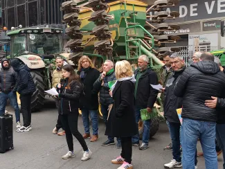 Lectura dels punts de reivindicació davant de Territori