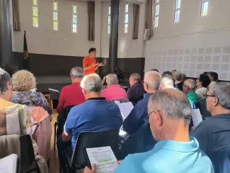 Robert Faltus dirigeix un assaig del Cor del Segrià