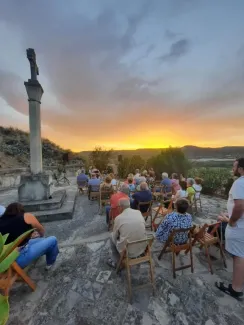 El trio Cantívers connecta amb el públic d'Escenaris Singulars a la Granja d'Escarp