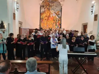 Ple de gom a gom a l’església de Seròs amb el concert de Segrià Corals