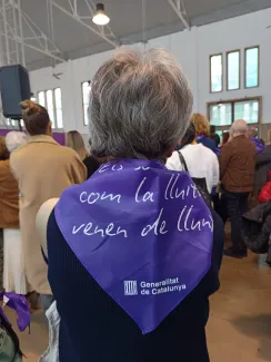 El lema del mocador: "Els somnis, com la lluita, venen de lluny"