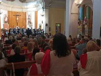 L'església d'Almatret s'omplí de gom a gom