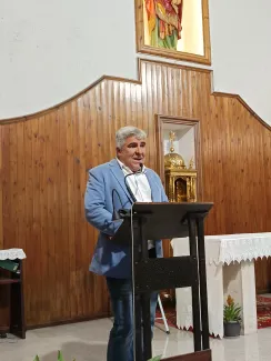 Àlvaro Boqué a l'inici de l'acte