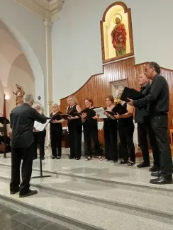 Navàs dirigint el Petit Cor Cantàtor