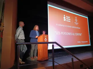 David Masot, amb Jordi Verdú i Isabel Sabido, a l'inici de la Jornada