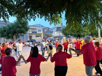 Àlvaro Boqué, la Pubilla Comarcal i la segona Dama d'Honor es van afegir a una rotllana