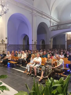 El públic va omplir l'església