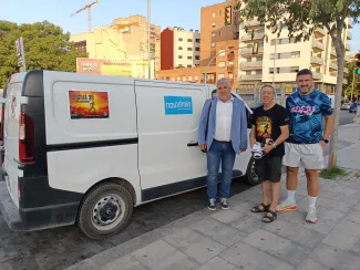 Boqué amb el pare de Mikel San Juan, que li dóna suport en furgoneta, i un amic que farà alguns kilòmetres amb ell
