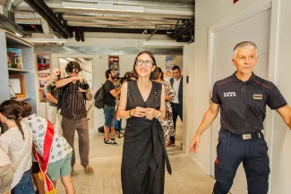 La consellera visitant les instal·lacions