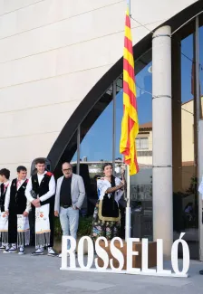 La Pubilla Comarcal del Segrià hissa la senyera