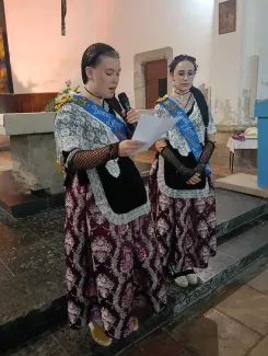 Salutació de la Primera Dama d'Honor Comarcal, acompanyada de la Segona